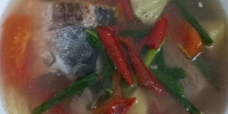 Món canh cá sòng nấu ngót này ăn với cơm nóng sẽ rất ngon