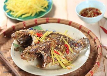 Cách làm mắm chua ngọt ăn kèm cá rô phi chiên giòn