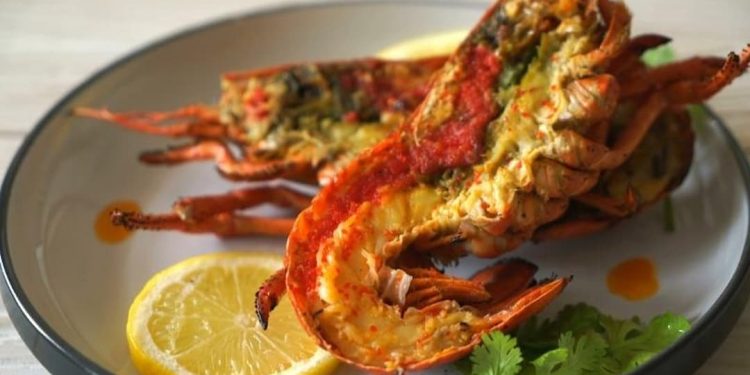 Cách làm tôm hùm nướng muối ớt