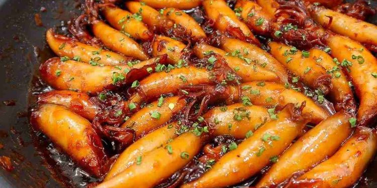 Mực chiên nước mắm là món ăn bạn không thể bỏ lỡ