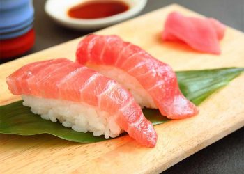 Nguyên liệu để làm sushi cá ngừ