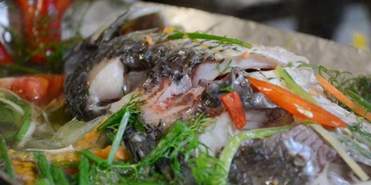 Bánh tráng cuốn cá chẽm